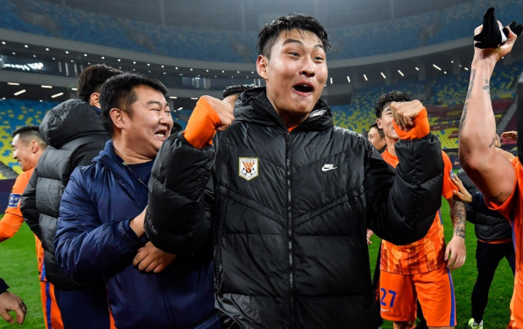 国王杯倒计时，多特蒙德清晨战术微调，细节引发关注，球迷炸锅，年轻球员得到机会的简单介绍