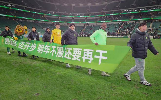 包含国际比赛日曼联备战亚冠；遗憾出局细节曝光；质疑声仍在；赛季目标并未改变的词条