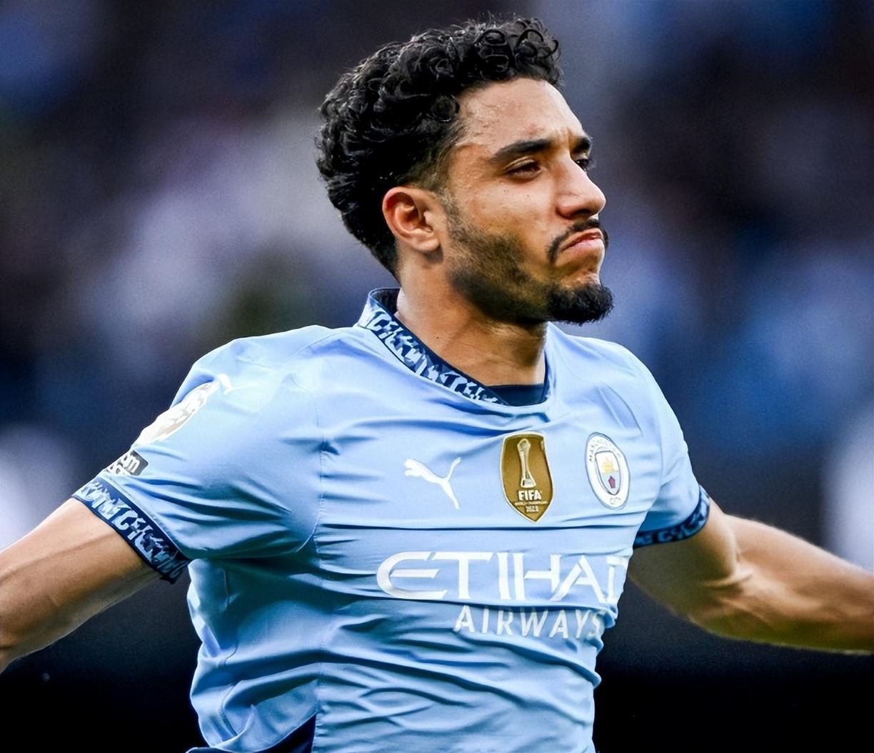 包含国际比赛日曼联备战亚冠；遗憾出局细节曝光；质疑声仍在；赛季目标并未改变的词条